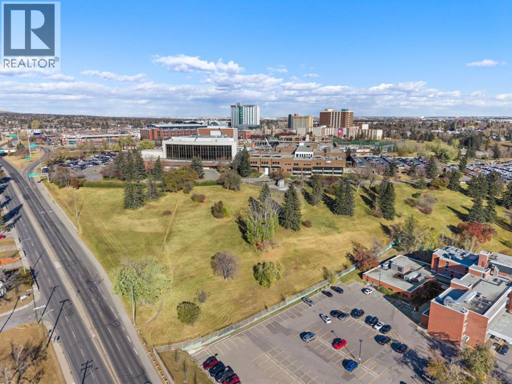 Single Family House Multi-level for Sale in    Avenue NW Hillhurst Calgary 