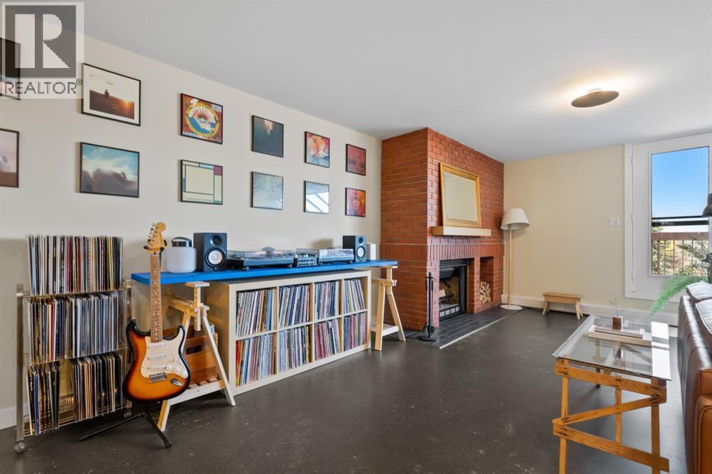 Single Family House Multi-level for Sale in    Avenue NW Hillhurst Calgary 