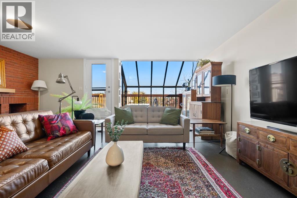 Single Family House Multi-level for Sale in    Avenue NW Hillhurst Calgary 