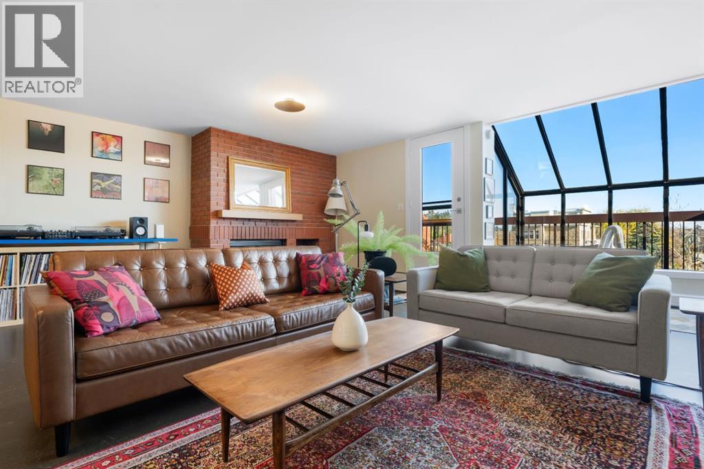 Single Family House Multi-level for Sale in    Avenue NW Hillhurst Calgary 