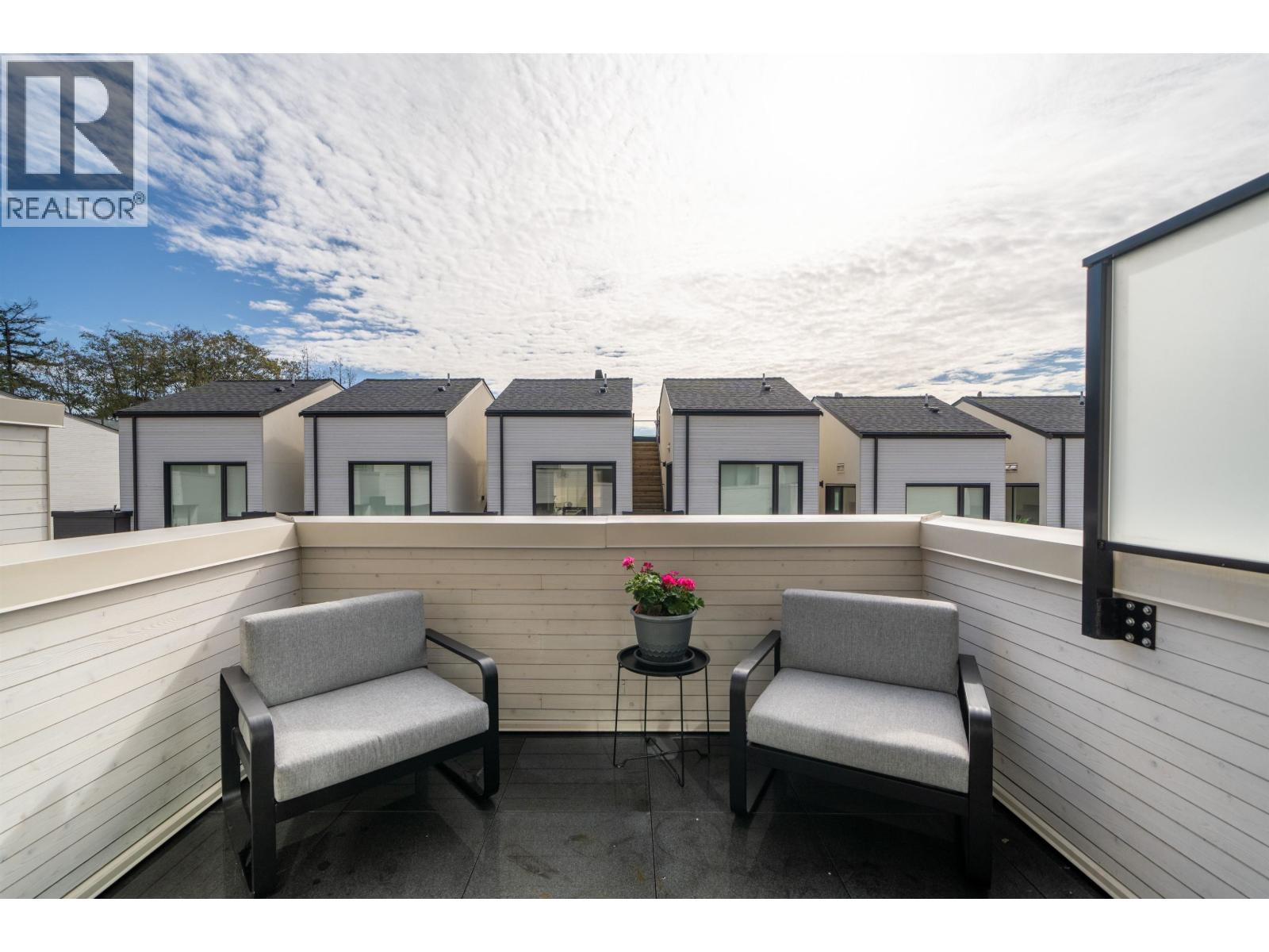 228 650 E 2ND STREET, North Vancouver