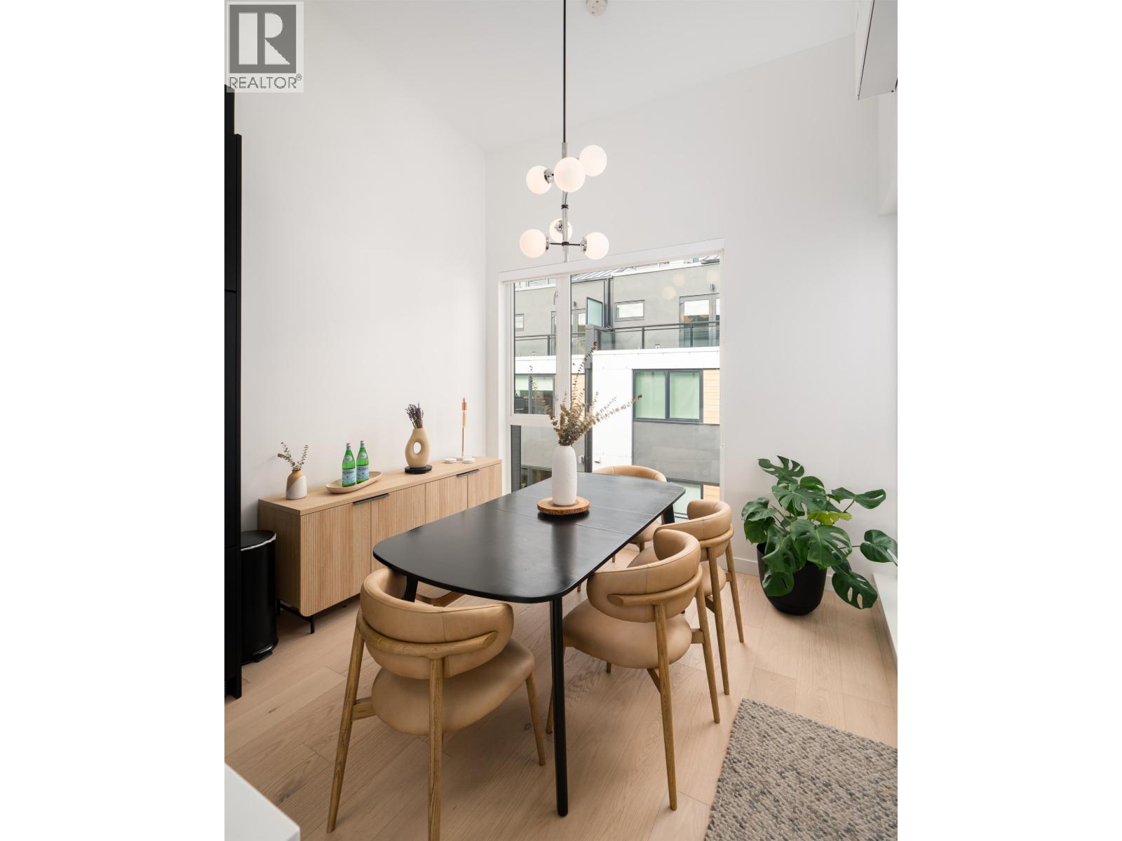 228 650 E 2ND STREET, North Vancouver