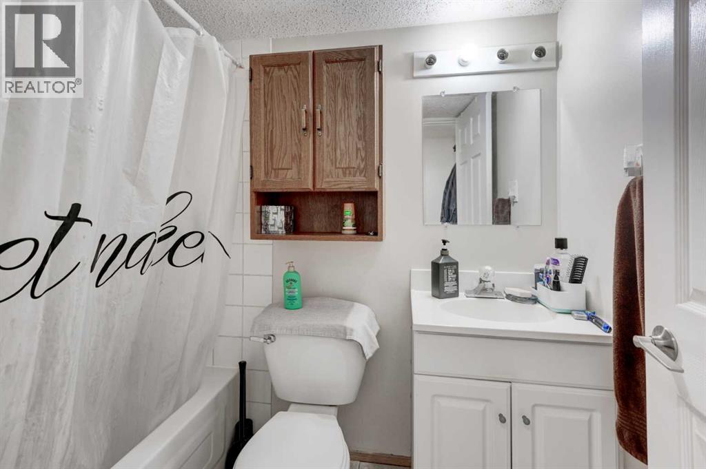 Single Family House Bi-level for Sale in  Fonda Drive SE Forest Heights Calgary 