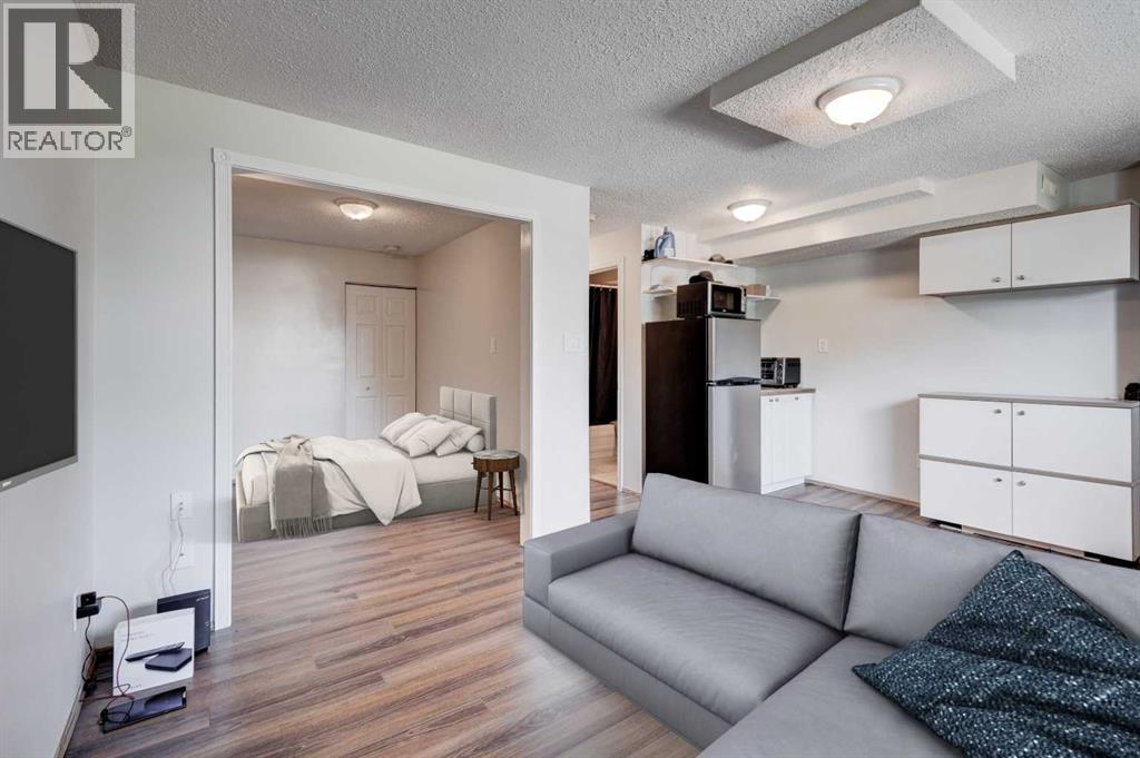 Single Family House Bi-level for Sale in  Fonda Drive SE Forest Heights Calgary 