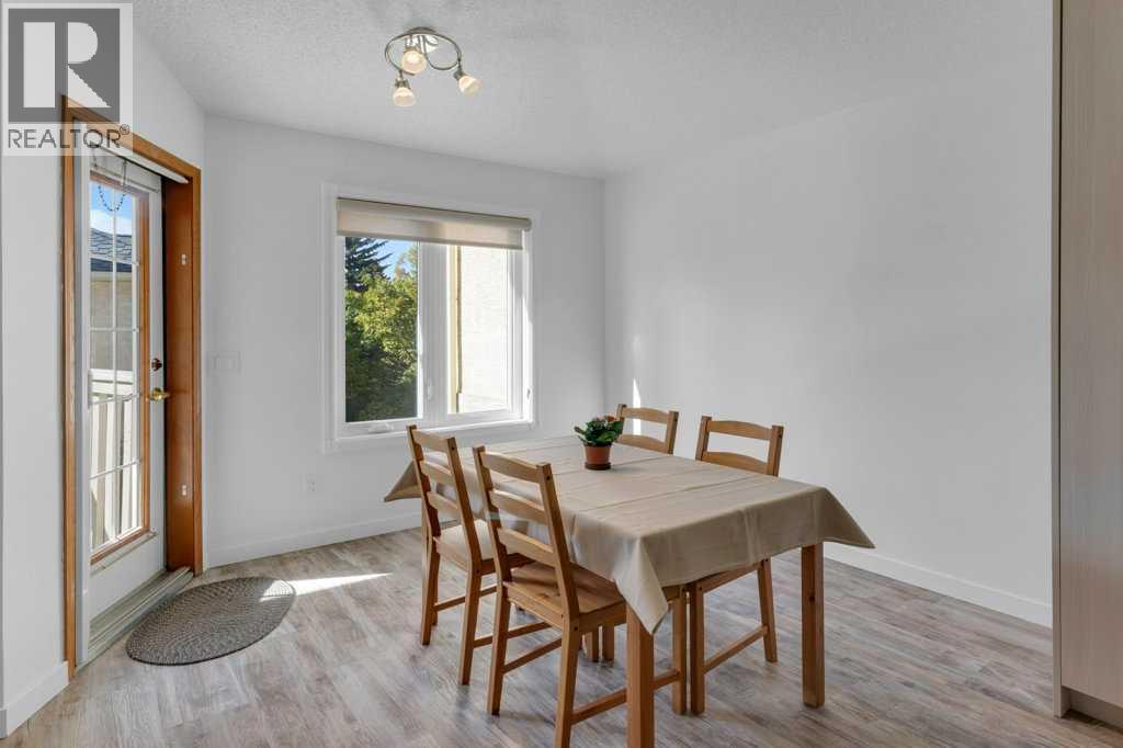 Single Family House for Sale in  Edgepark Villas NW Edgemont Calgary 