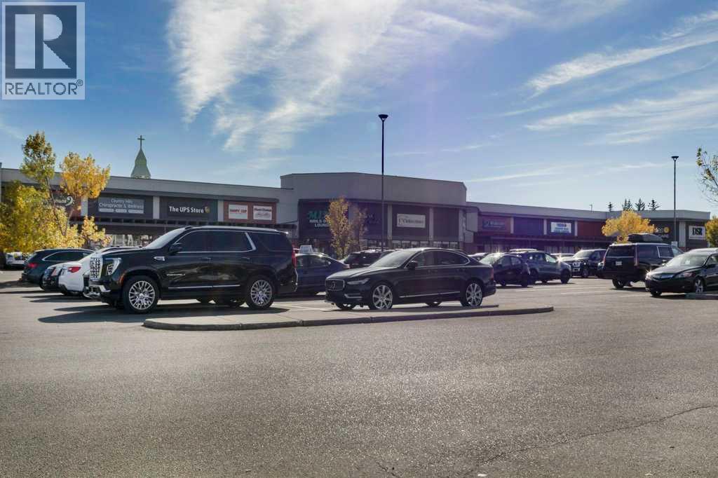 Single Family House for Sale in  Edgepark Villas NW Edgemont Calgary 