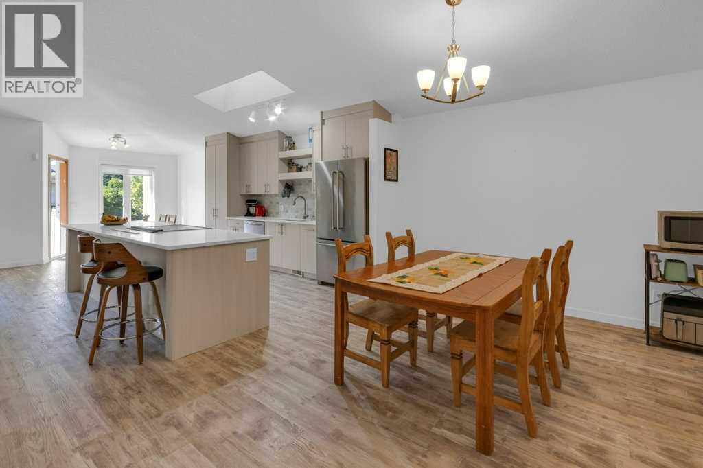 Single Family House for Sale in  Edgepark Villas NW Edgemont Calgary 