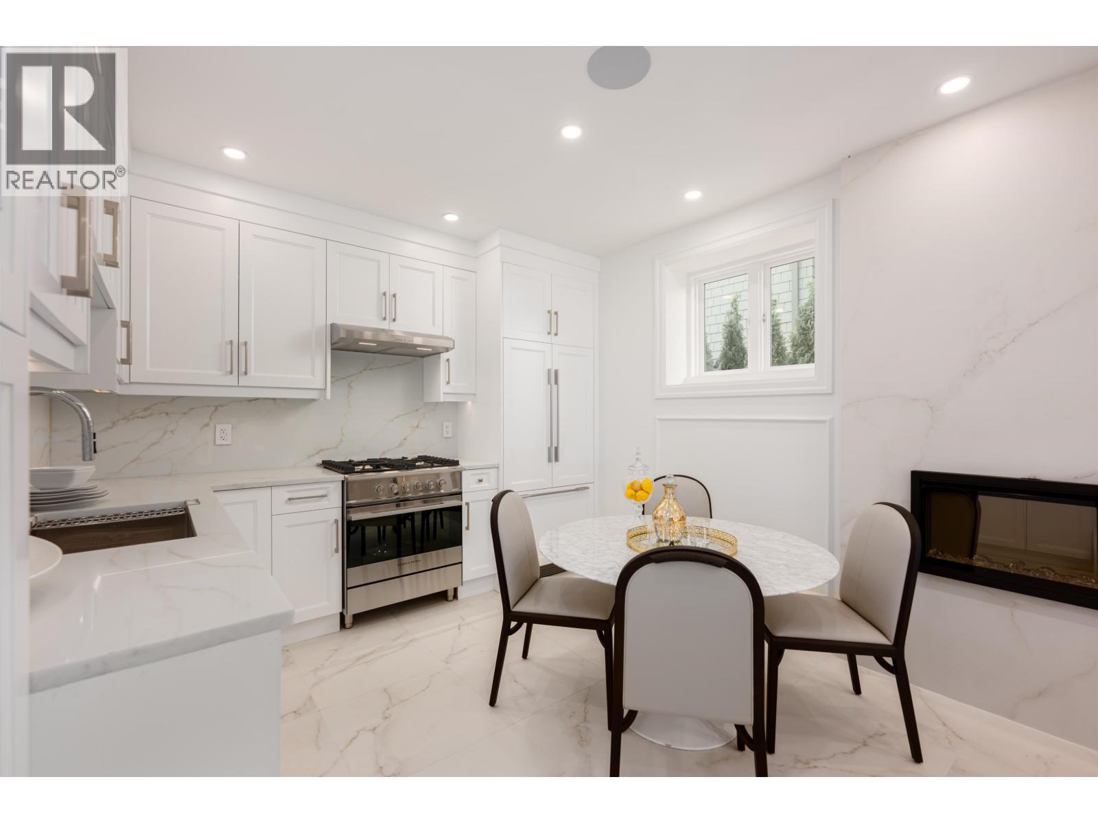 2016 W 15TH AVENUE, Vancouver