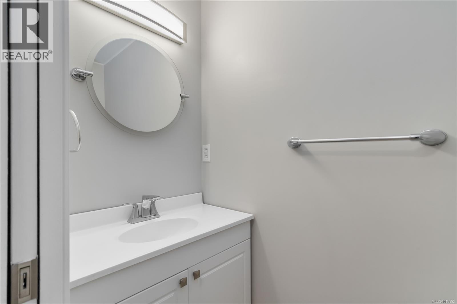 7004 Wallace Dr, Central Saanich