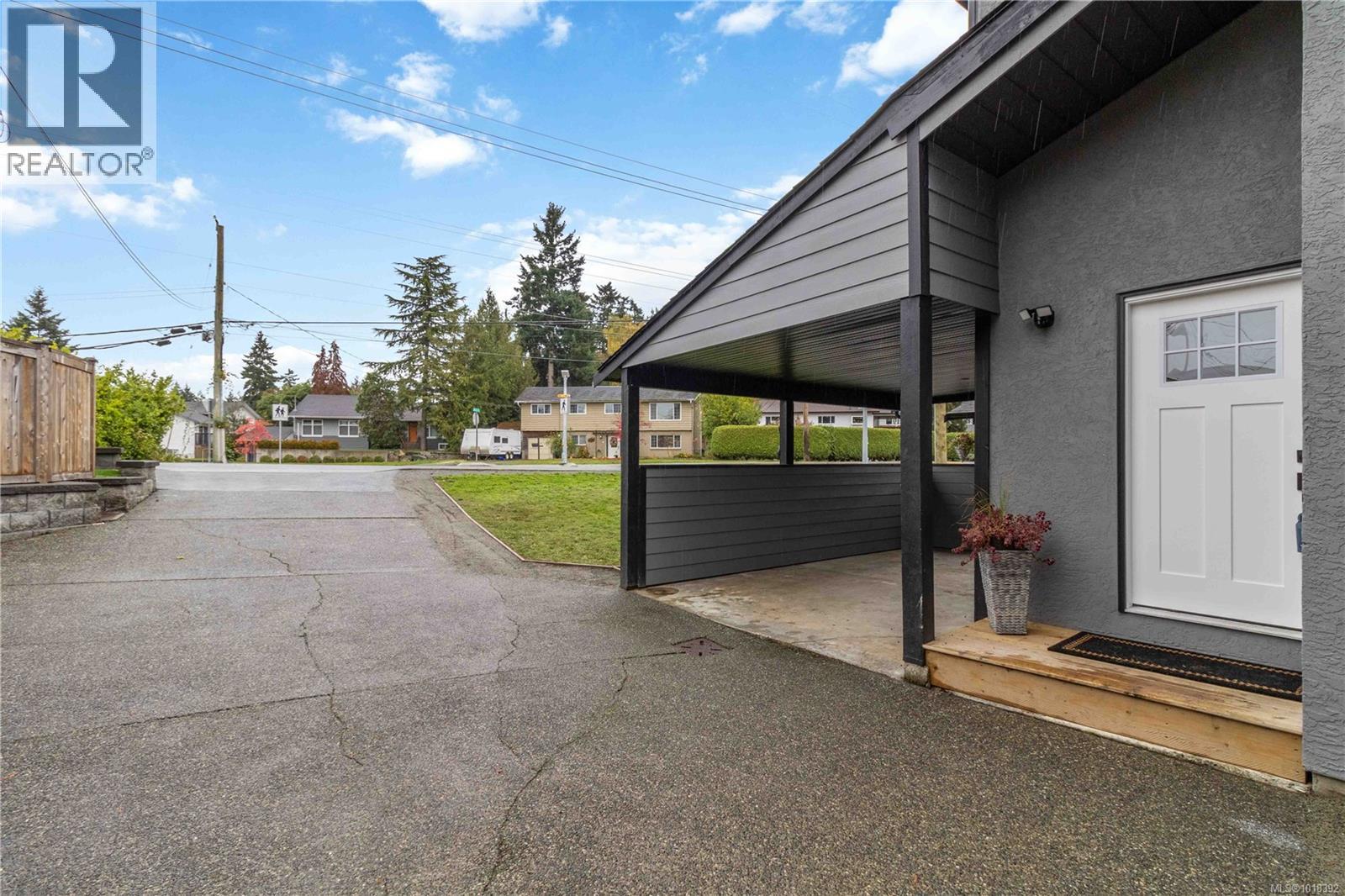 7004 Wallace Dr, Central Saanich