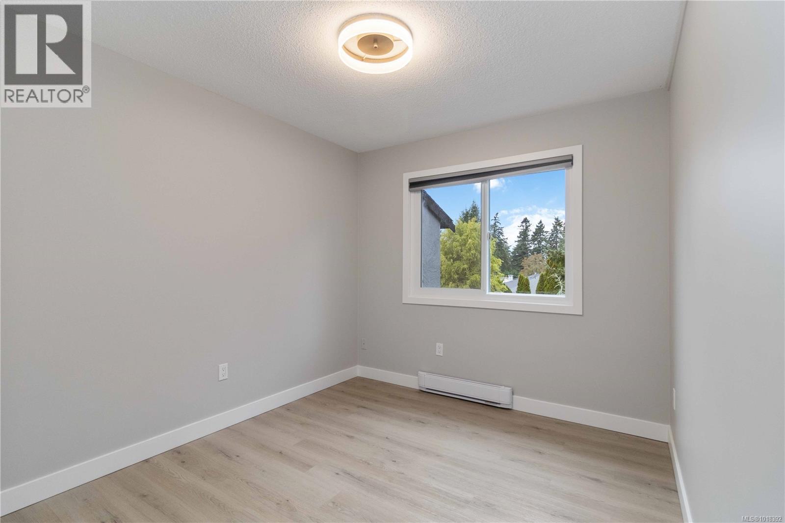 7004 Wallace Dr, Central Saanich