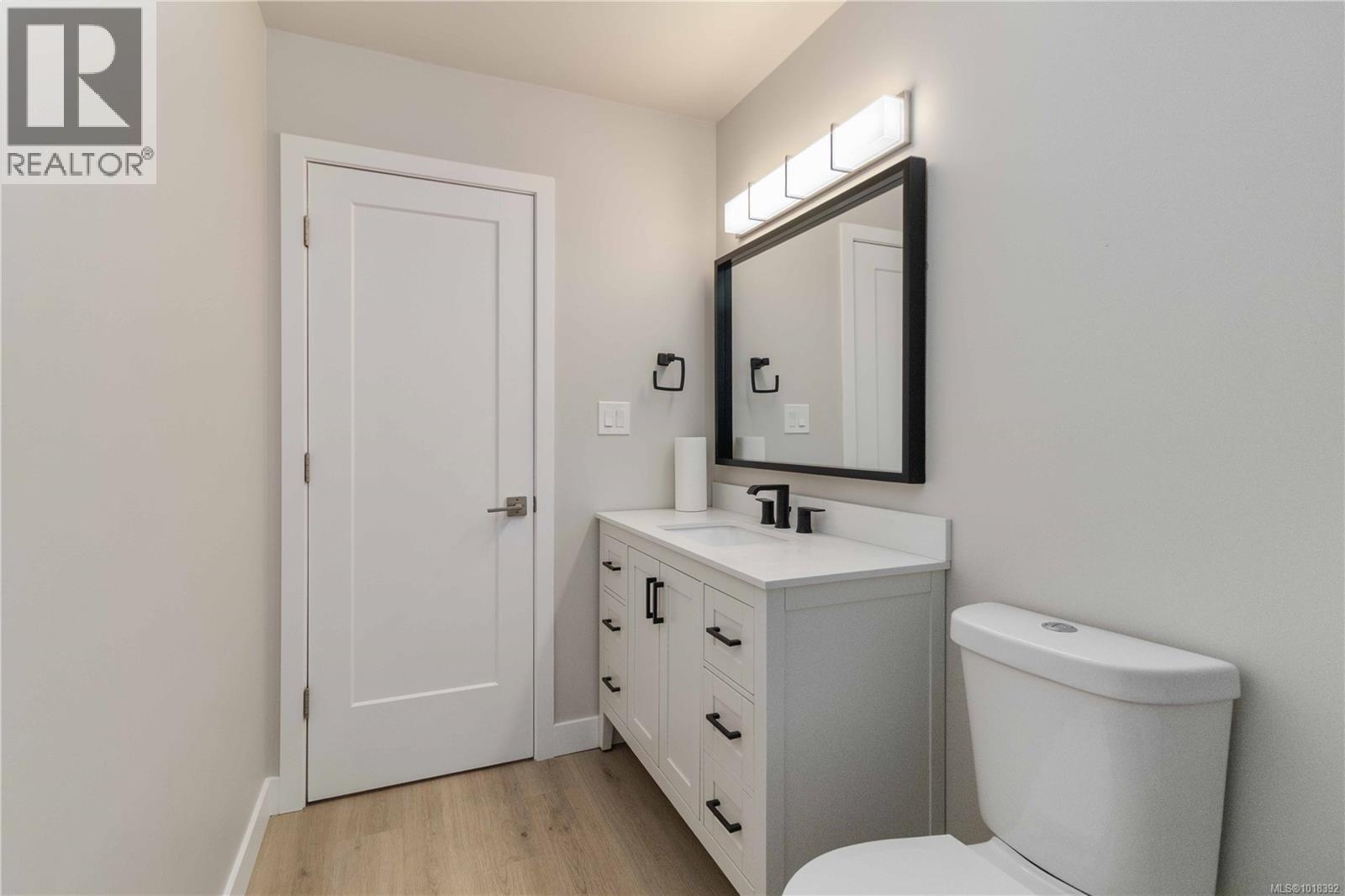 7004 Wallace Dr, Central Saanich