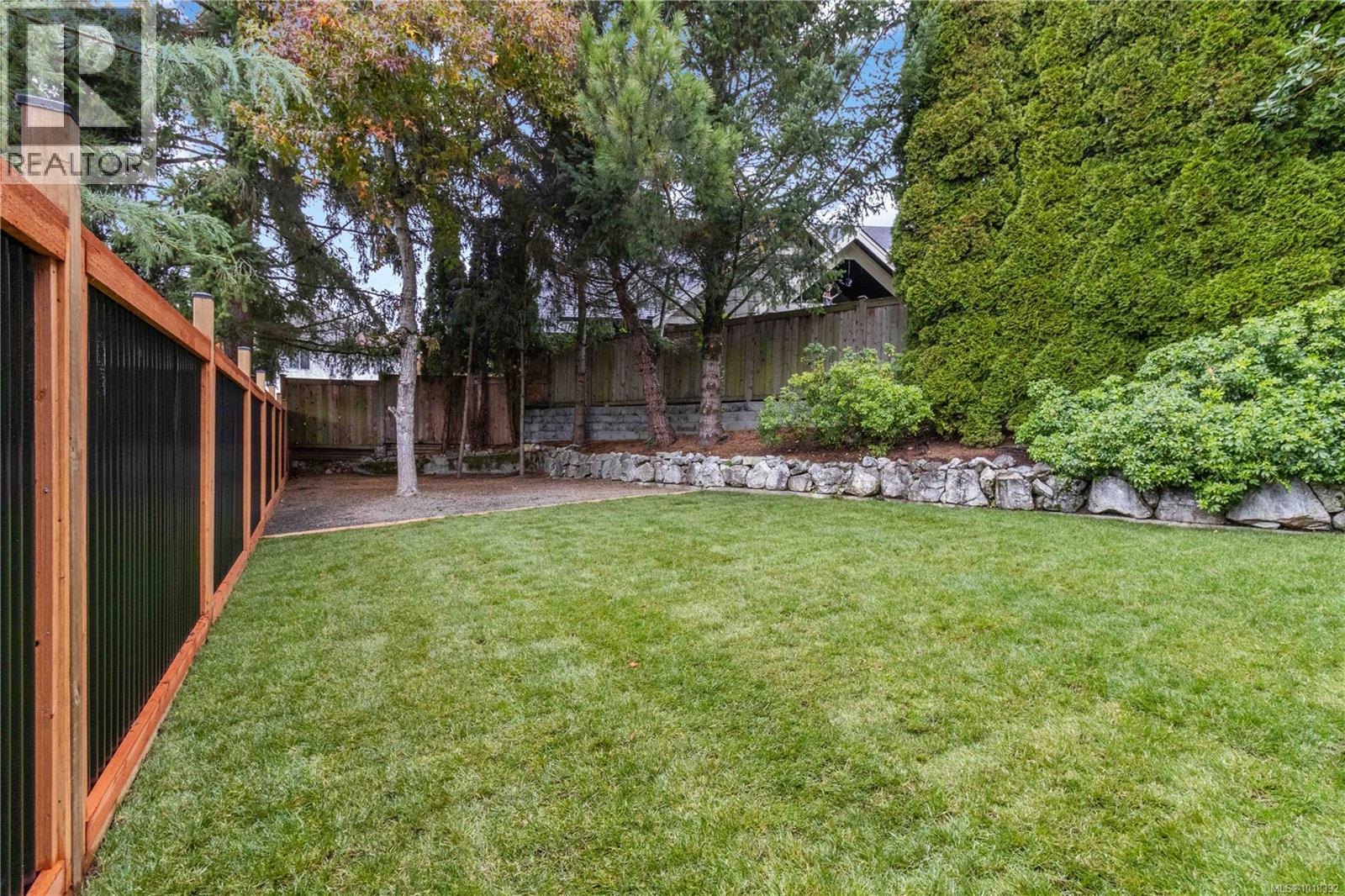 7004 Wallace Dr, Central Saanich