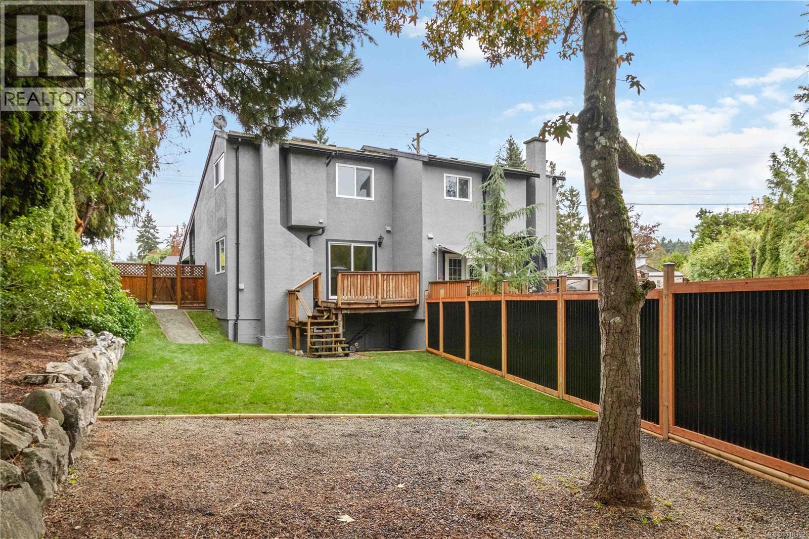 7004 Wallace Dr, Central Saanich