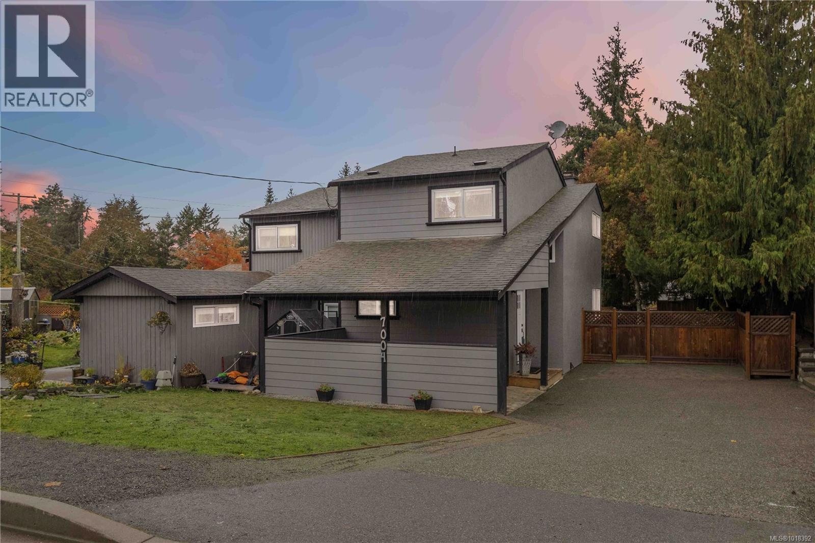 7004 Wallace Dr, Central Saanich