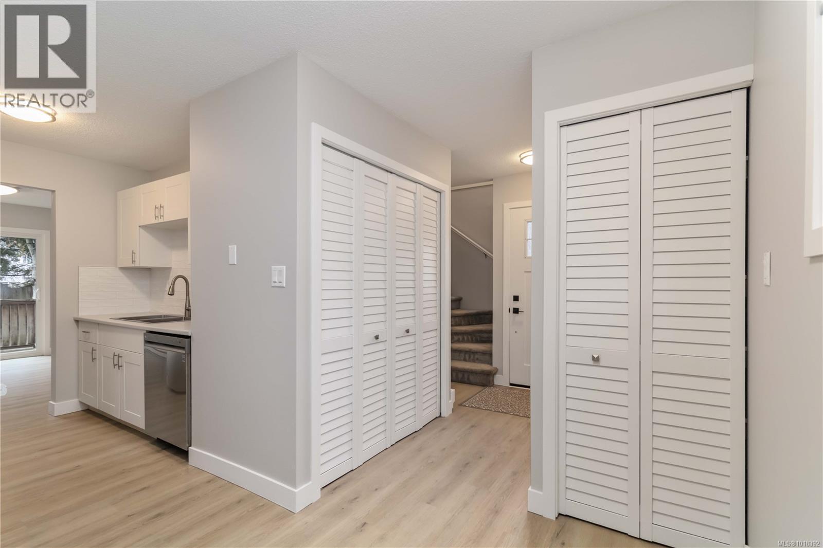 7004 Wallace Dr, Central Saanich