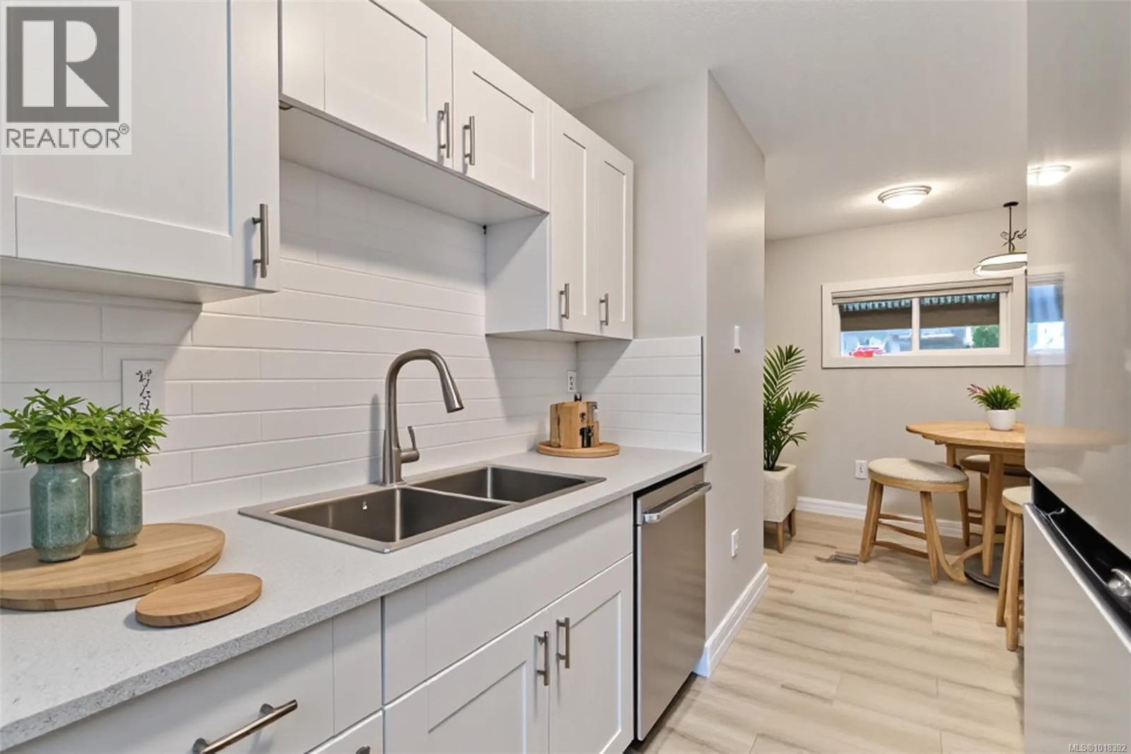 7004 Wallace Dr, Central Saanich