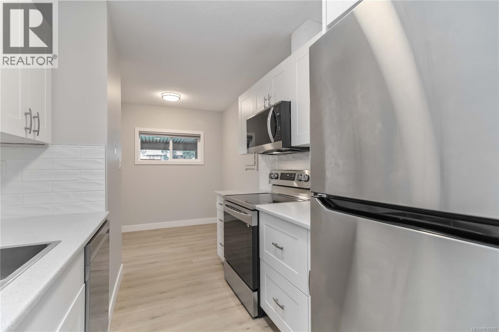 7004 Wallace Dr, Central Saanich