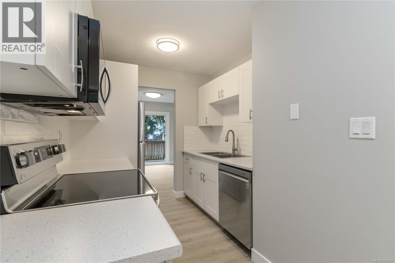 7004 Wallace Dr, Central Saanich