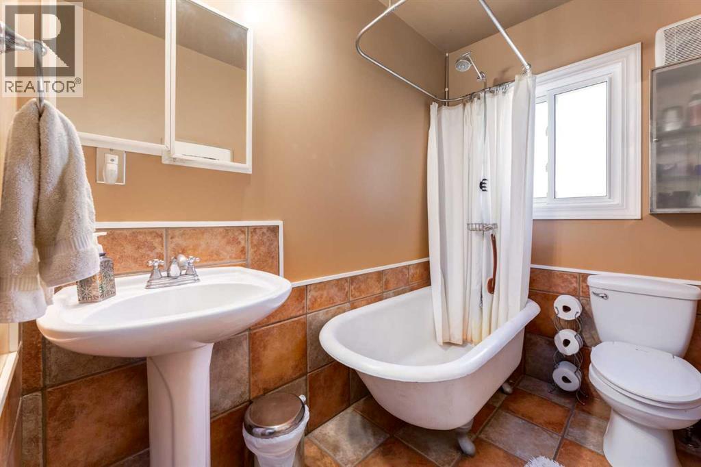 Single Family House Bungalow for Sale in   Avenue NE Tuxedo Park Calgary 