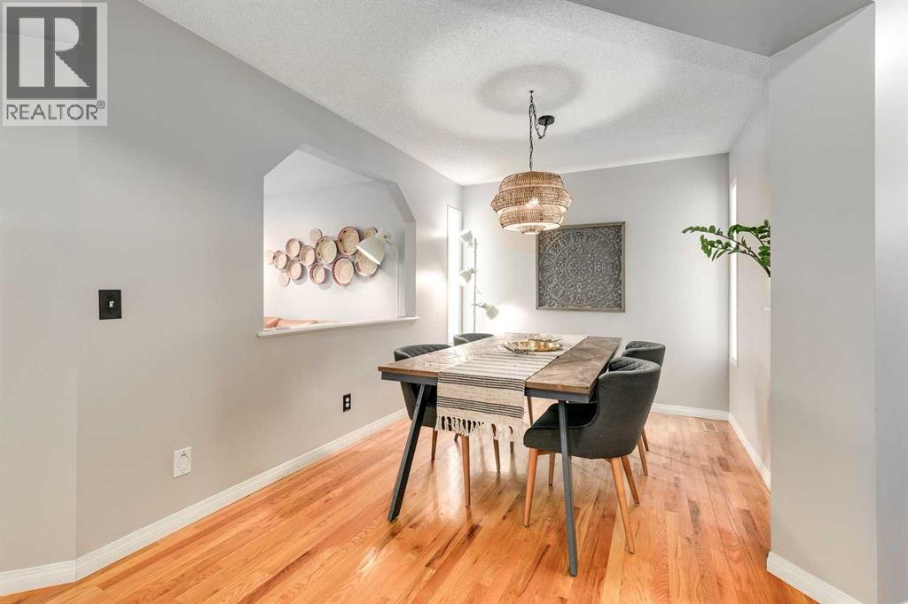 Single Family House for Sale in  Douglas Woods Gardens SE Douglasdale/Glen Calgary 