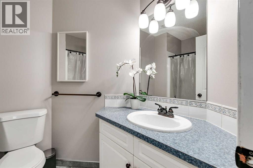 Single Family House for Sale in  Douglas Woods Gardens SE Douglasdale/Glen Calgary 