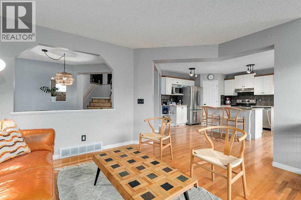 Single Family House for Sale in  Douglas Woods Gardens SE Douglasdale/Glen Calgary 