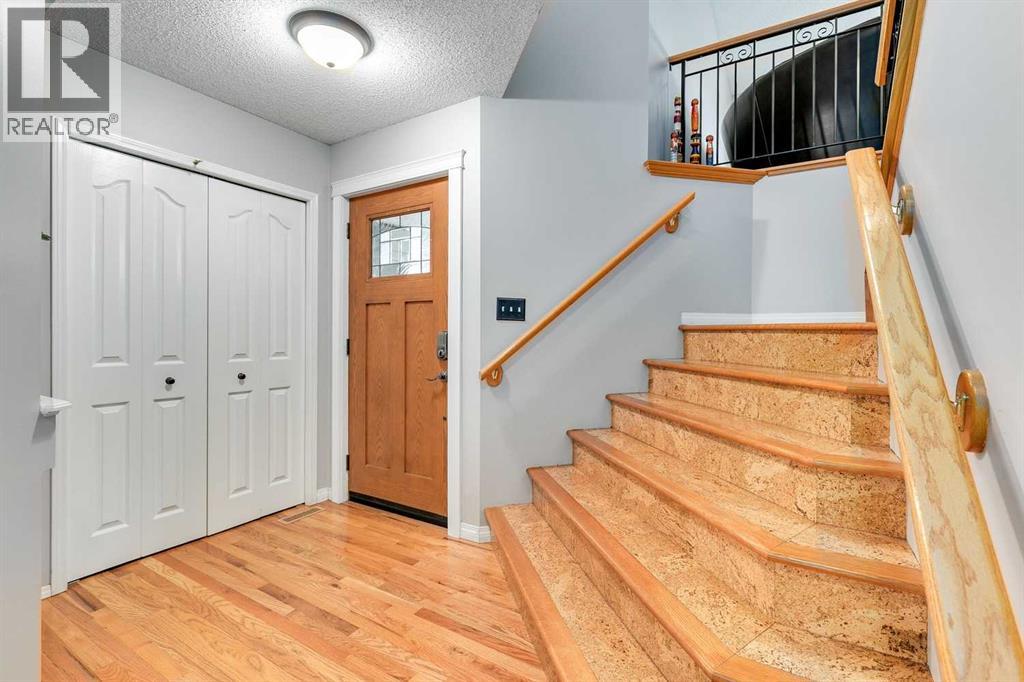 Single Family House for Sale in  Douglas Woods Gardens SE Douglasdale/Glen Calgary 