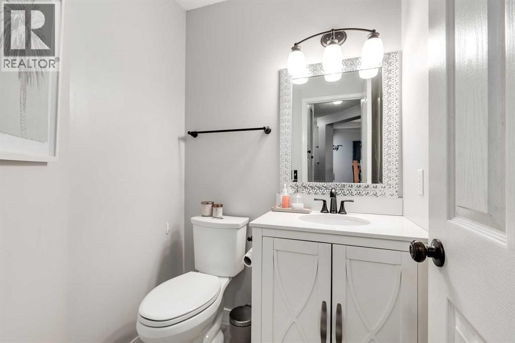 Single Family House for Sale in  Douglas Woods Gardens SE Douglasdale/Glen Calgary 