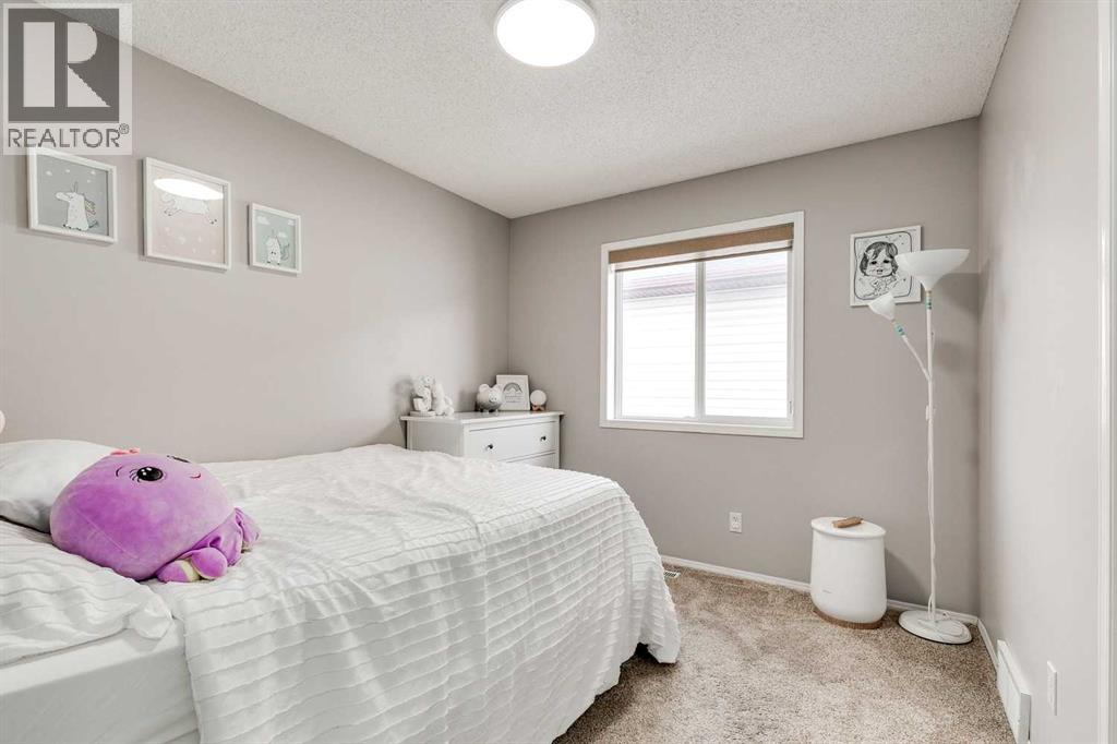 Single Family House for Sale in  Douglas Woods Gardens SE Douglasdale/Glen Calgary 