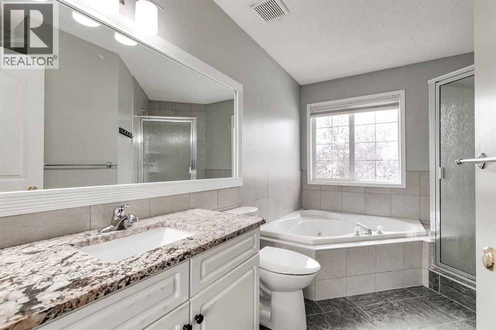 Single Family House for Sale in  Douglas Woods Gardens SE Douglasdale/Glen Calgary 