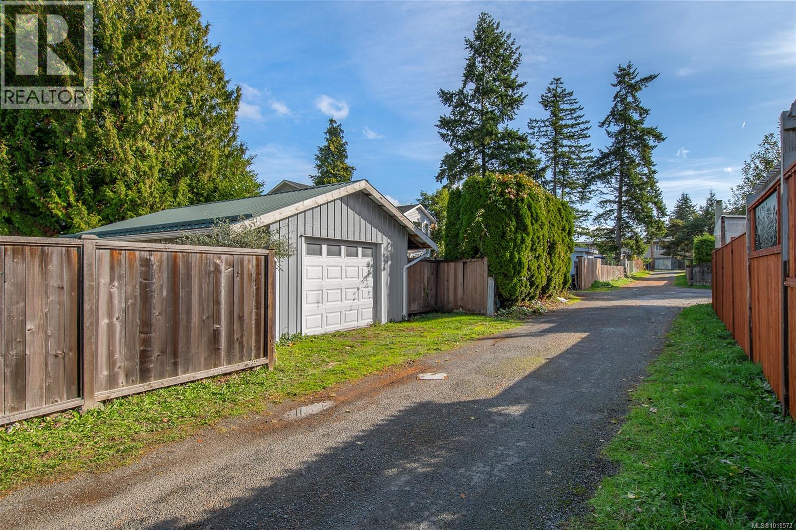 1040 17th St, Courtenay
