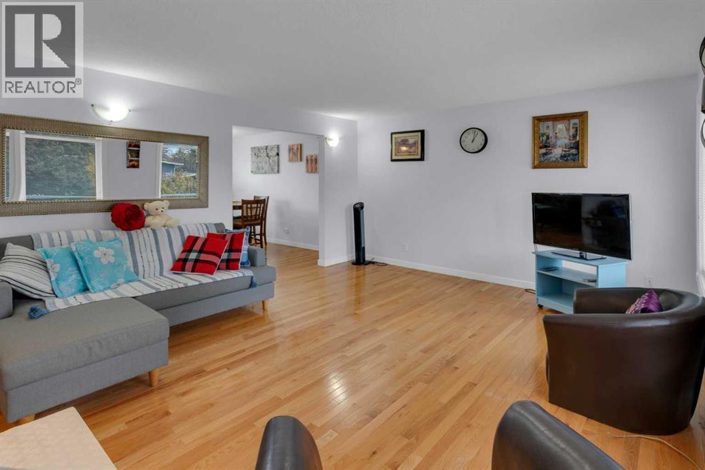 Single Family House Bungalow for Sale in   Street NW Varsity Calgary 