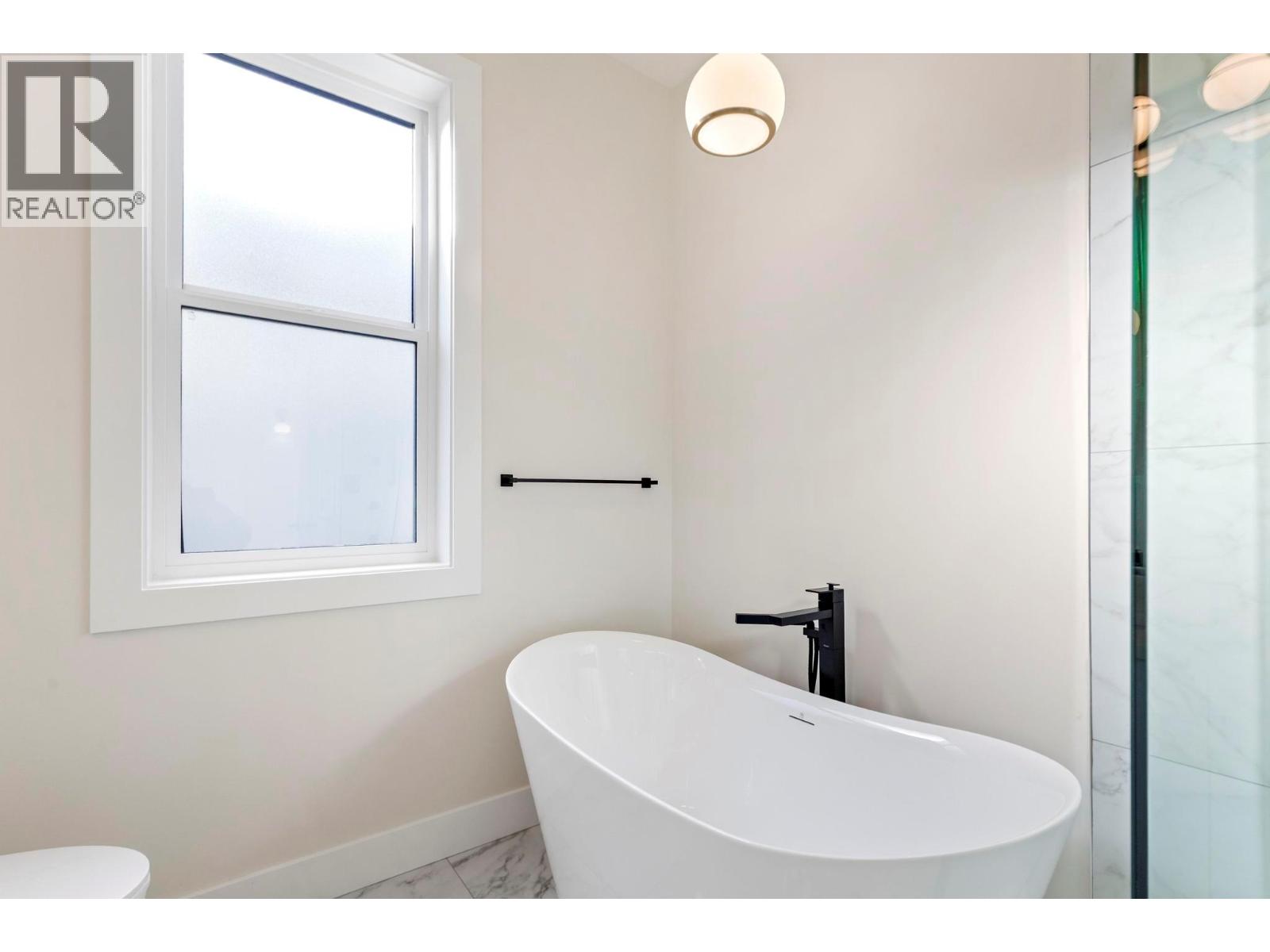  3741 Astoria Drive, West Kelowna