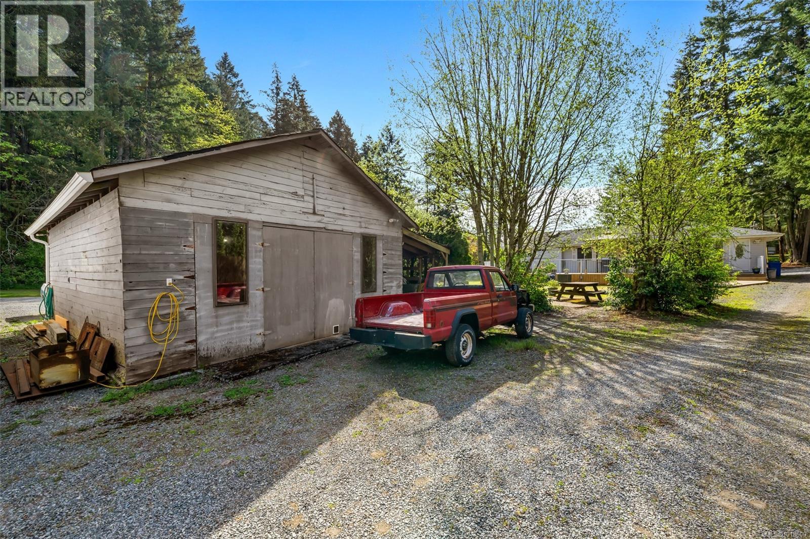 4759 Yellow Point Rd, Ladysmith