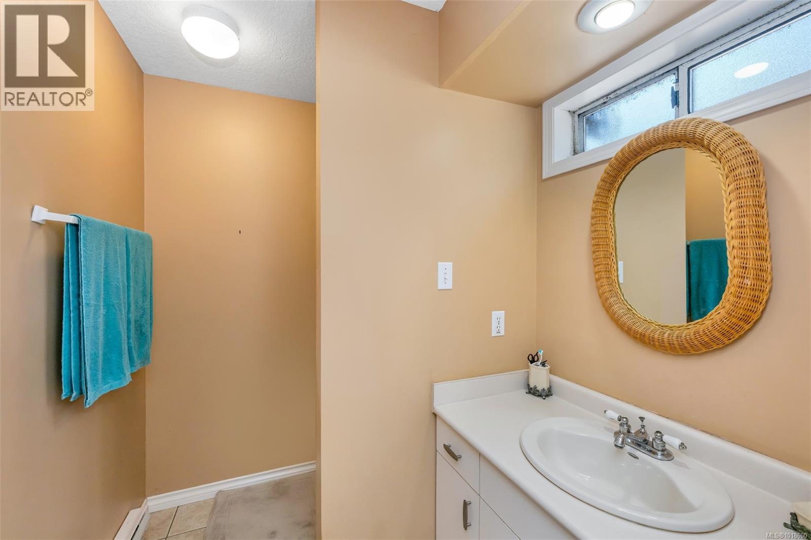 4759 Yellow Point Rd, Ladysmith