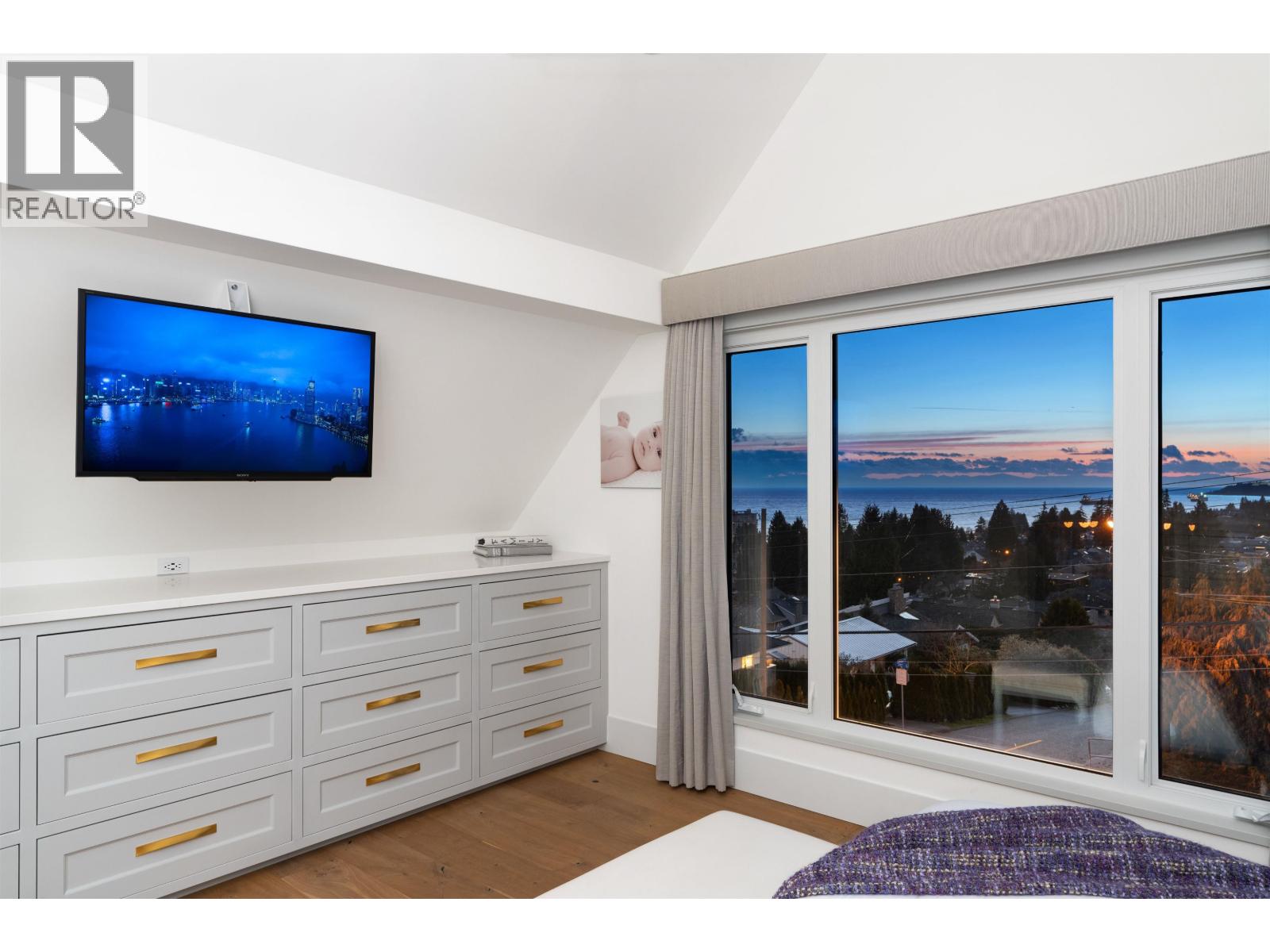 1388 21ST STREET, West Vancouver