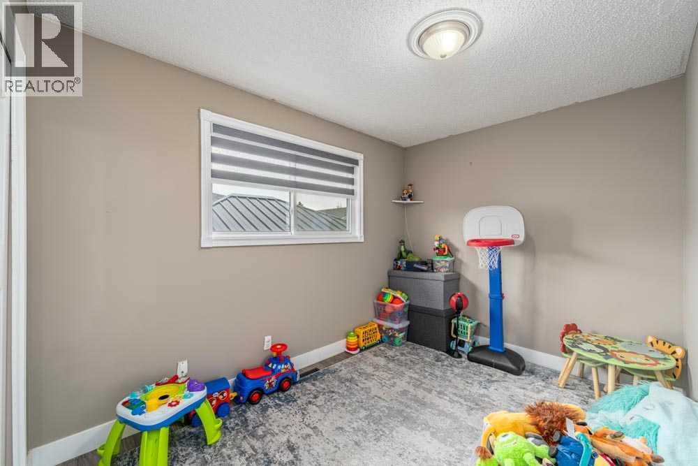 Single Family House Bungalow for Sale in   Avenue NE Pineridge Calgary 