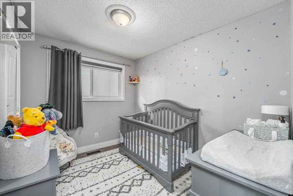 Single Family House Bungalow for Sale in   Avenue NE Pineridge Calgary 