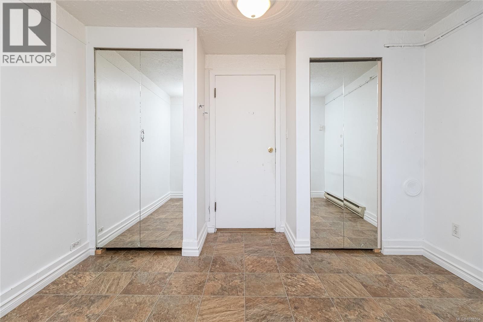 1060+1062 QUEENS AVE - 28