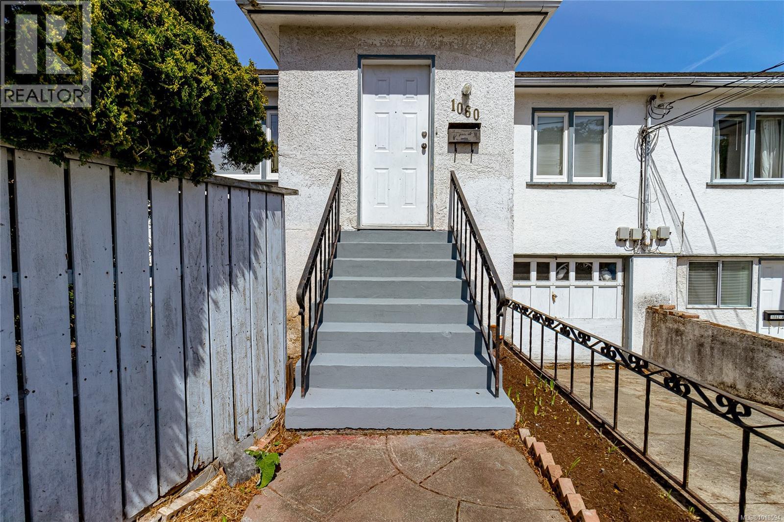 1060+1062 QUEENS AVE - 39