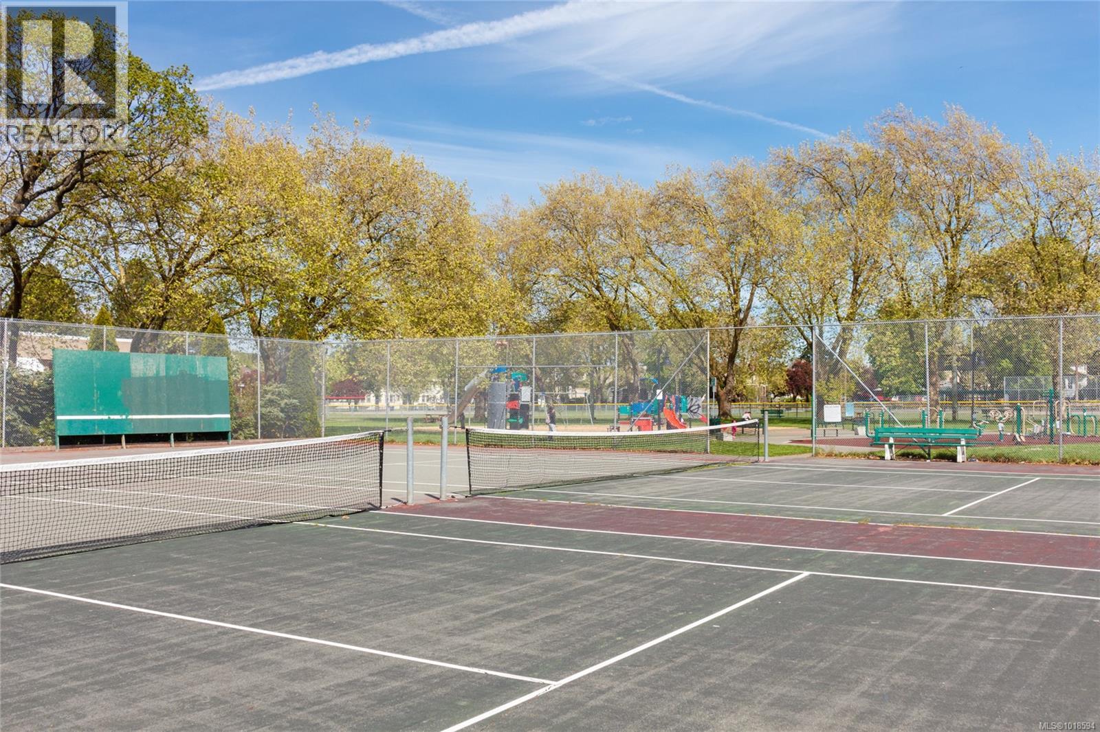 1060+1062 QUEENS AVE - 58