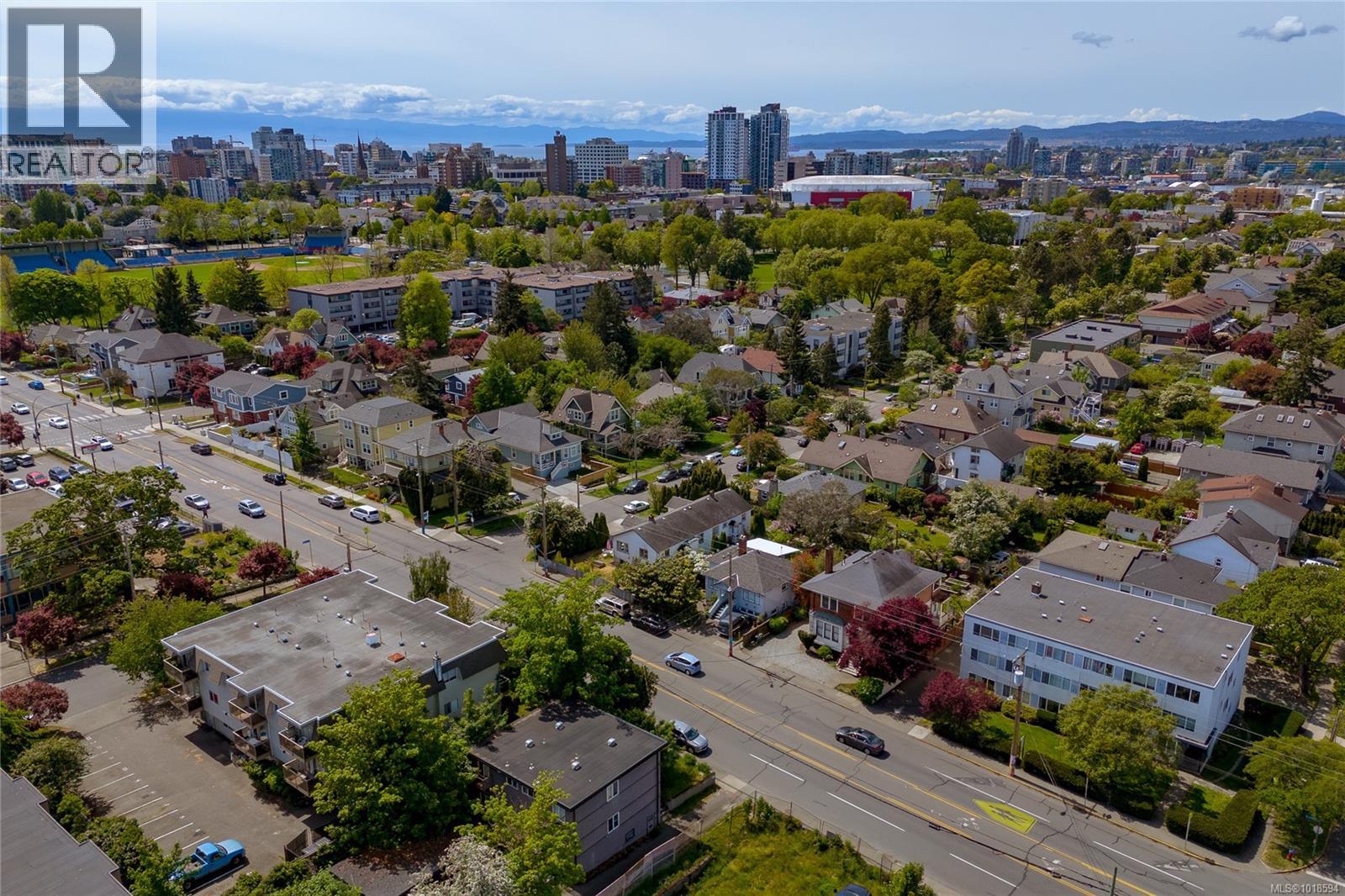 1060+1062 QUEENS AVE - 53