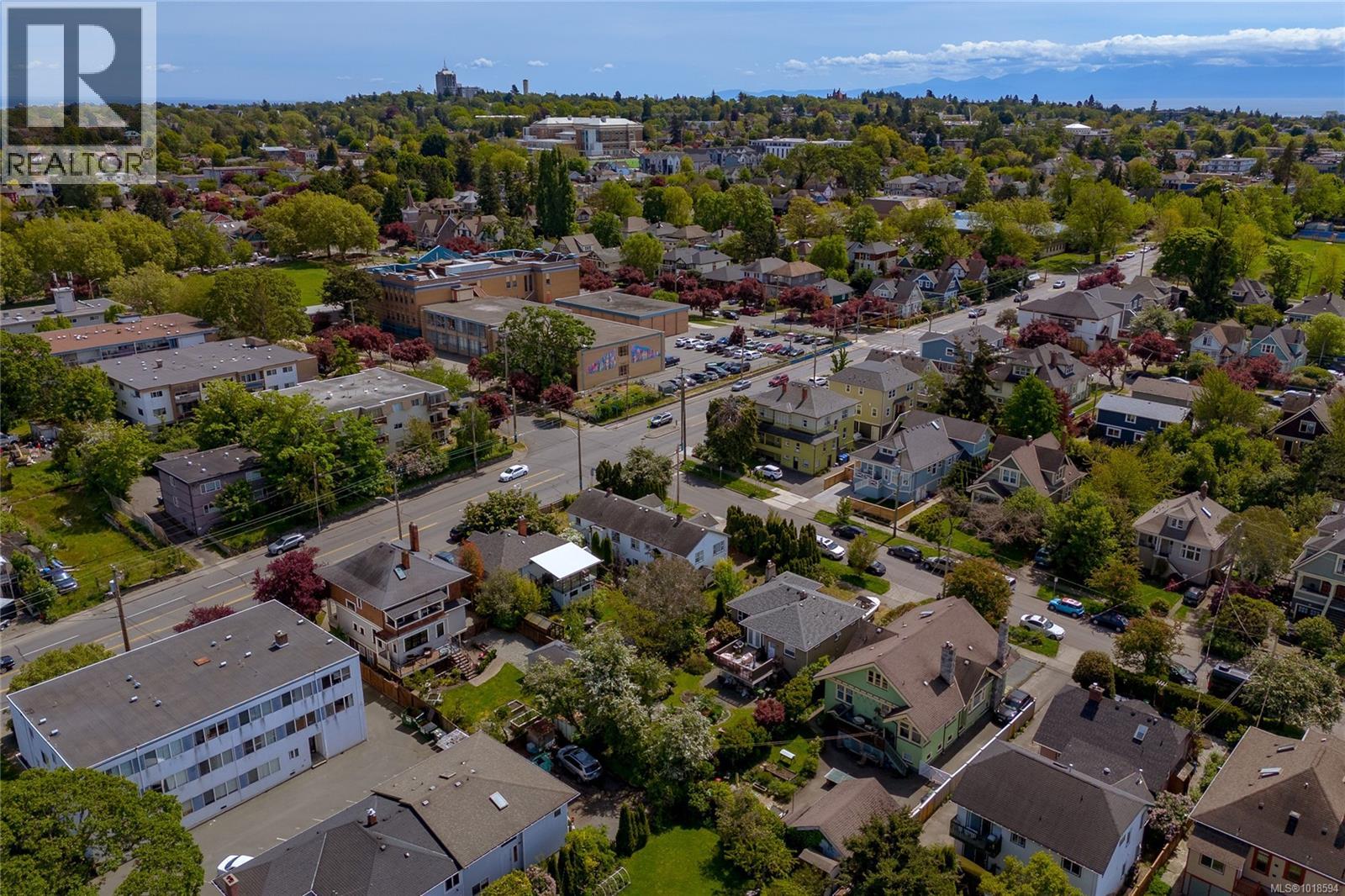 1060+1062 QUEENS AVE - 52