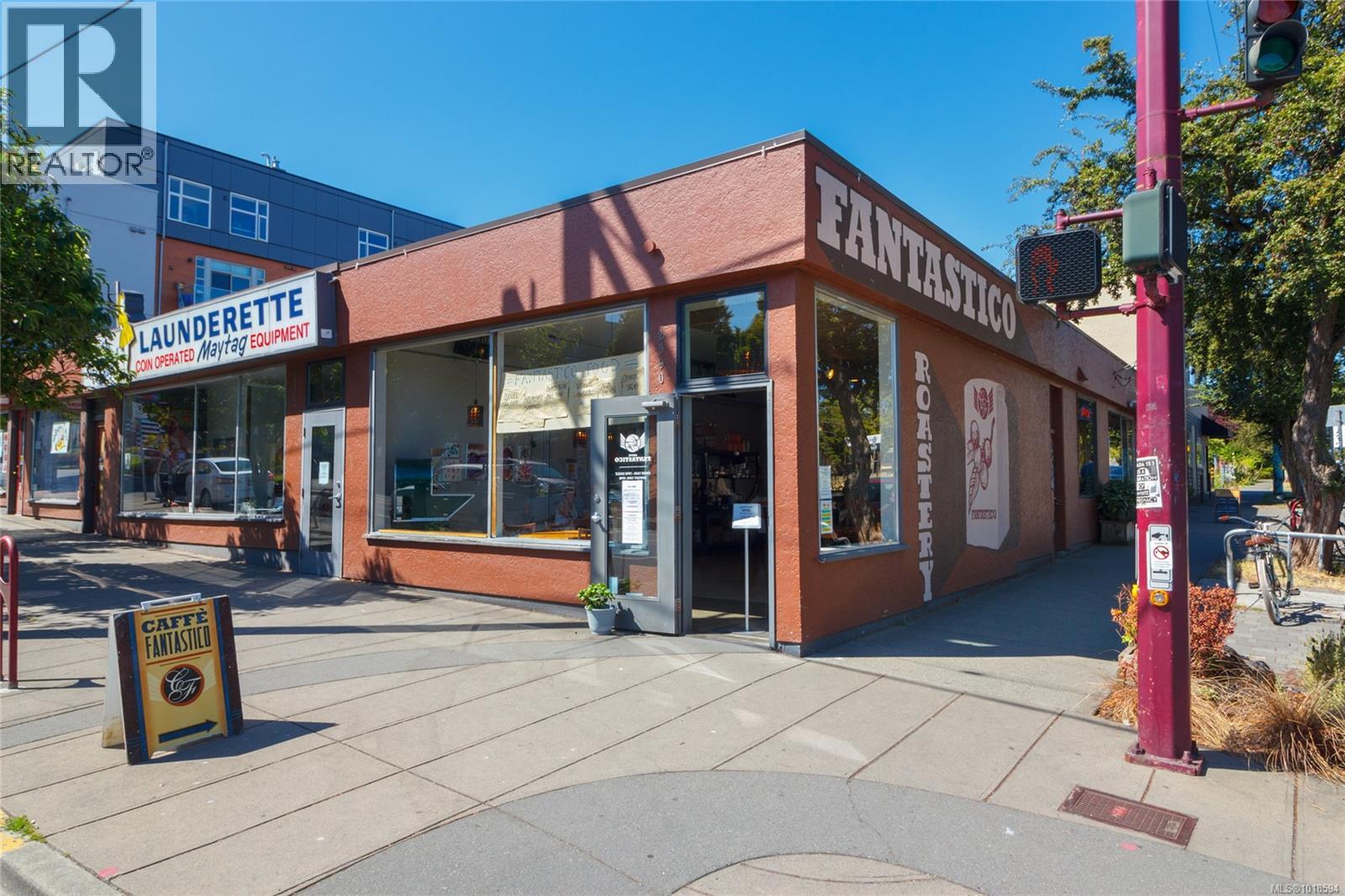 1060+1062 QUEENS AVE - 60