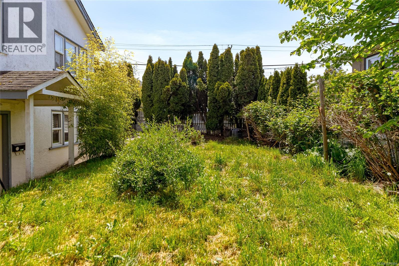 1060+1062 QUEENS AVE - 48