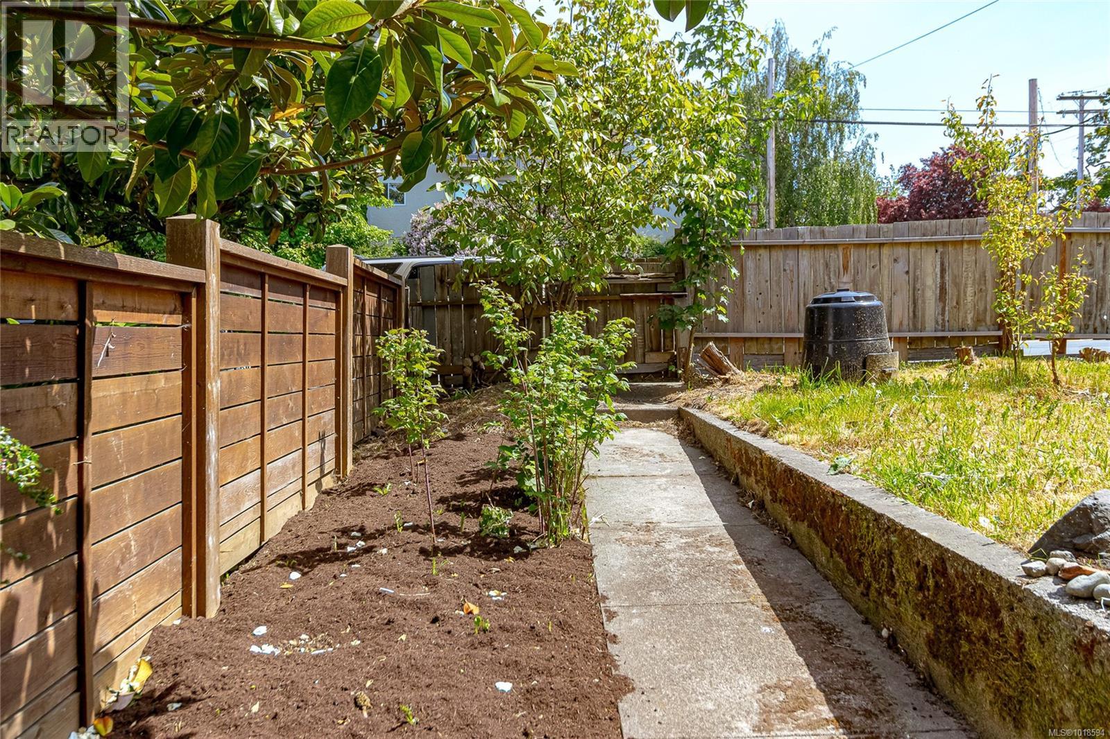 1060+1062 QUEENS AVE - 31