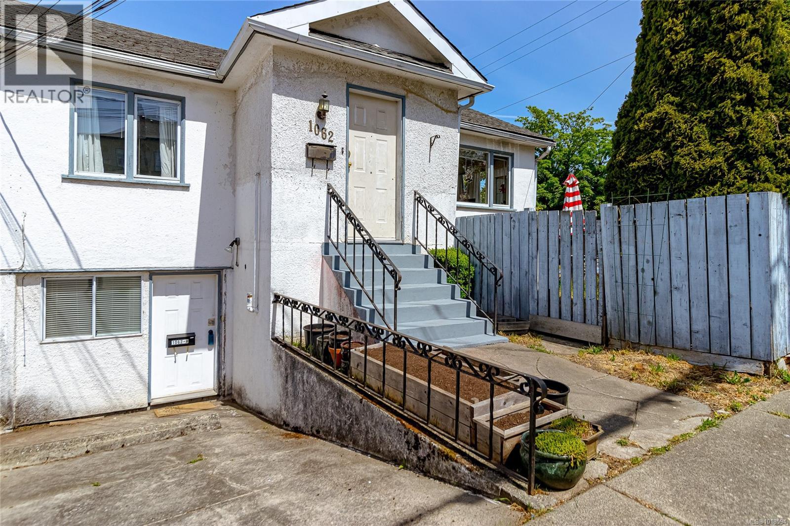 1060+1062 QUEENS AVE - 10