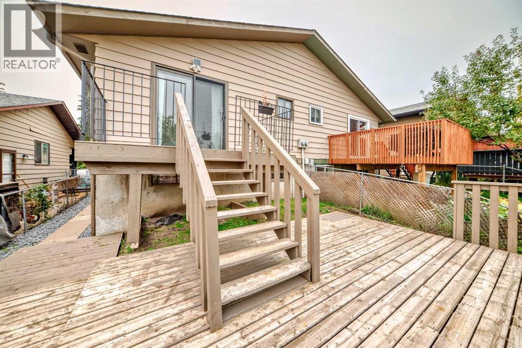 Single Family House Bi-level for Sale in  Berwick Drive NW Beddington Heights Calgary 