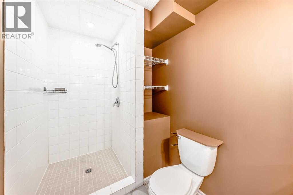 Single Family House Bi-level for Sale in  Berwick Drive NW Beddington Heights Calgary 